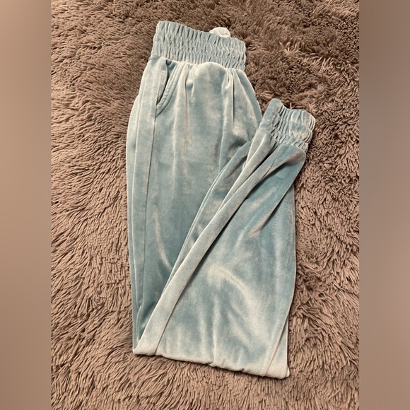 Very Soft Weekend Edition Velvet Like Sweatpants - Picture 4 of 10